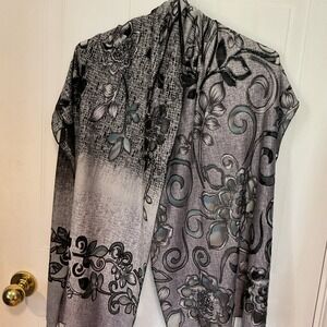 Unbranded Scarf Wrap Womens OS Grey Excellent Floral Fringed Lightweight Shawl